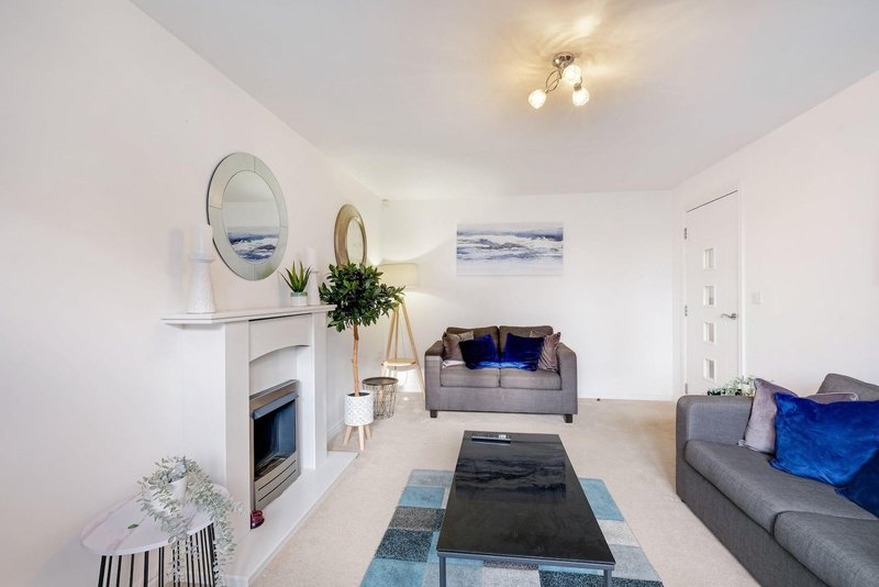 5-Bedroom House in Emersons Green, Bristol, for Contractor Teams, En-Suite, Garden, Sleeps 10
