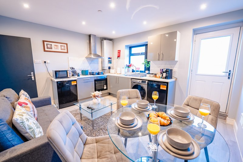 2 Bedroom & 1 Bath, Good for 4 Guest.