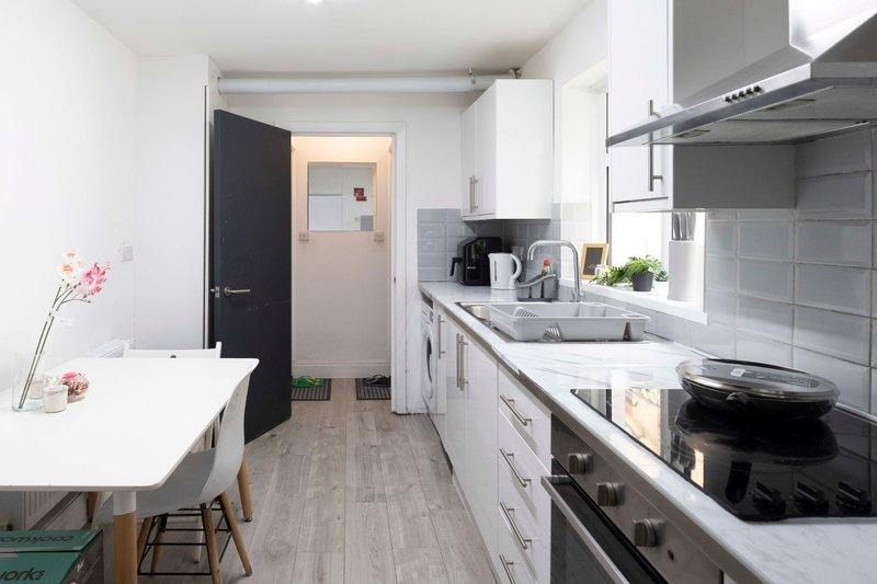 Spacious 4BR Home in Mile End – Amazing Location