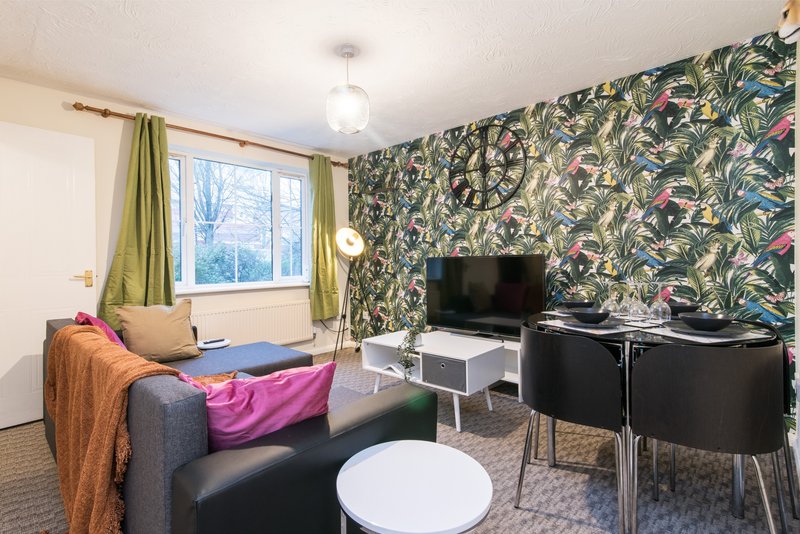 3-Bed House in Coventry w/Parking & Private Garden