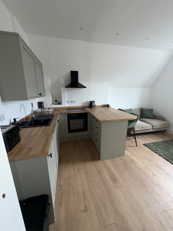 Cosy 1 Bedroom Apartment Situated in Sought After Area