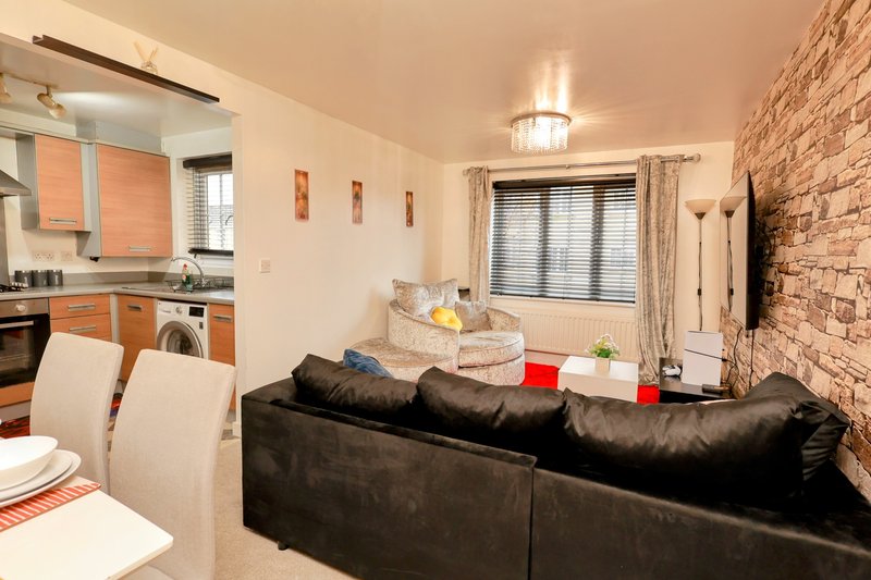 Contractor Friendly 2BR Gem with Free Parking Wi-Fi