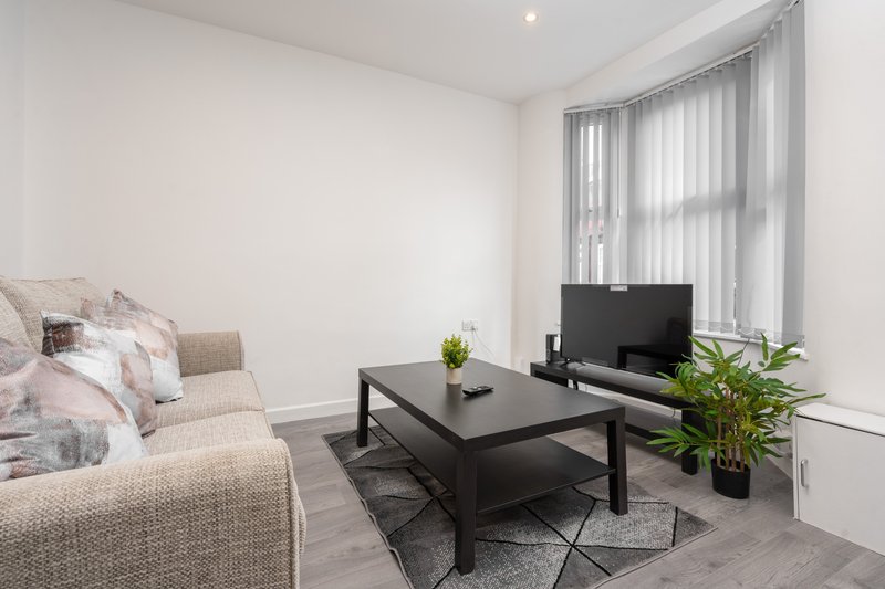 Beautiful house - Free parking - 5 mins to centre