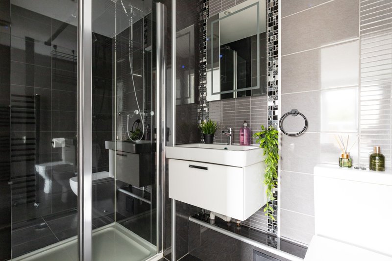 3 en-suite bathrooms with walk-in shower, white vanity with handbasin and toilet. Toilet rolls and toiletries are provided.