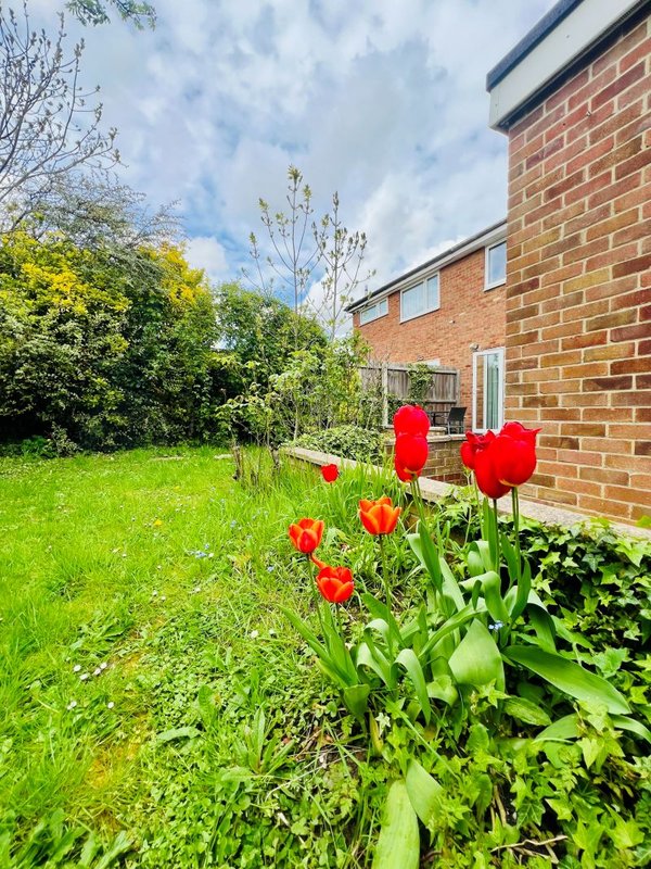 Bright & Sociable Retreat with Garden & Parking
