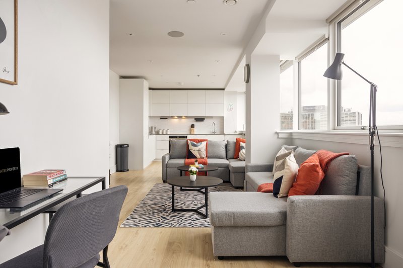 Large 3 bedroom Apartment 1 minute Walk from Stadium and Train Station.