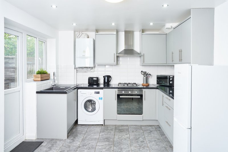 3BR Home | Private Parking | Central Milton Keynes