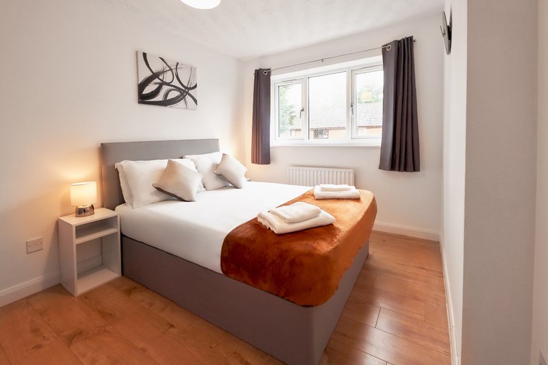 3BR Home | Private Parking | Central Milton Keynes