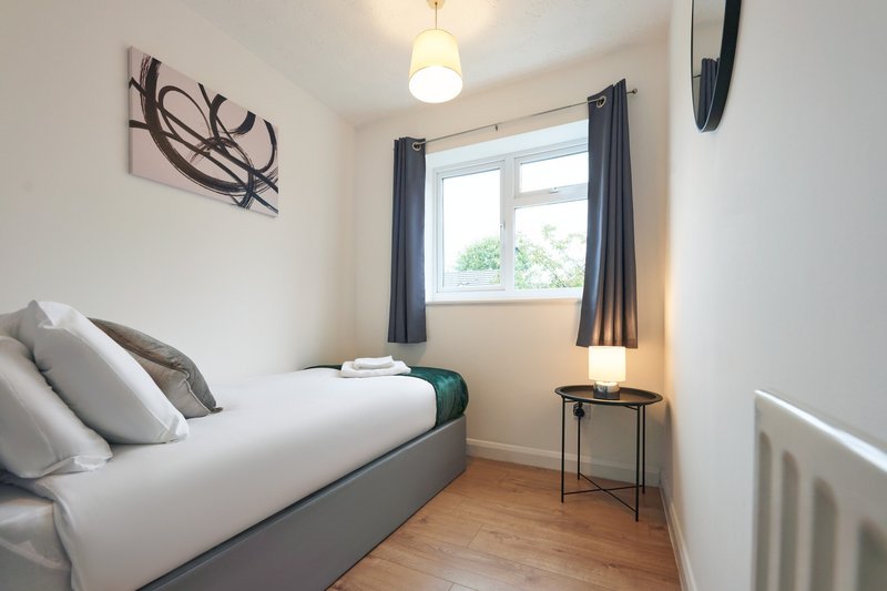 3BR Home | Private Parking | Central Milton Keynes