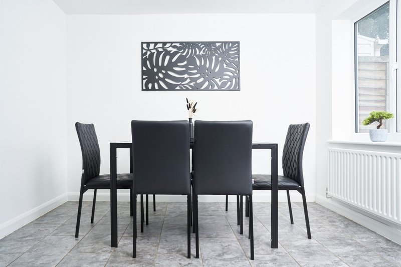 3BR Home | Private Parking | Central Milton Keynes