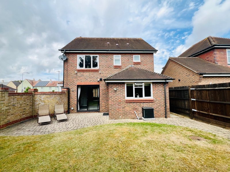 Luxury stay near Colchester City Centre with parking & garden
