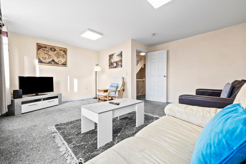 4BR Contractors House-Sleeps 7-Free Parking & WiFi