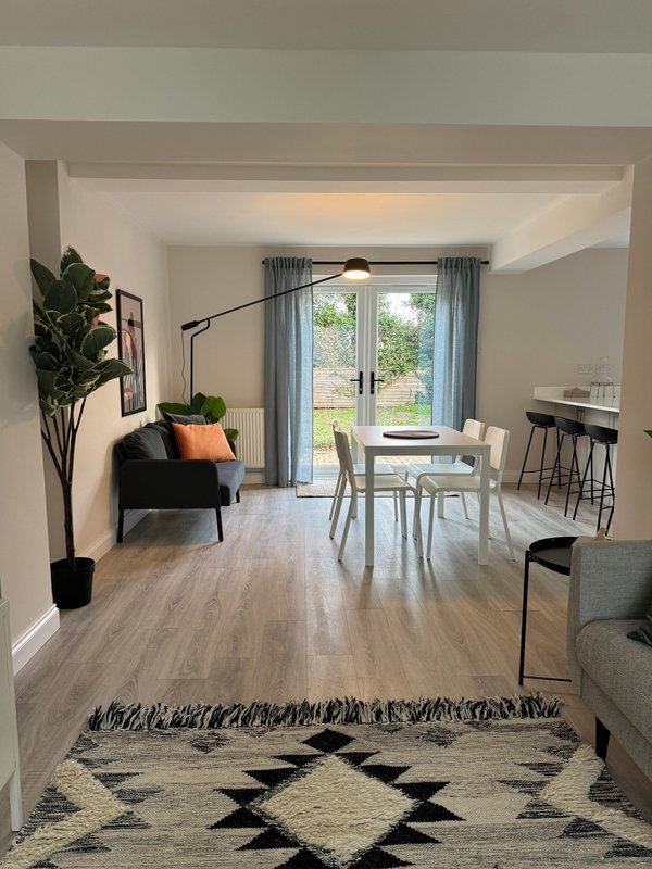 Contractor-Friendly 3BR House with Parking