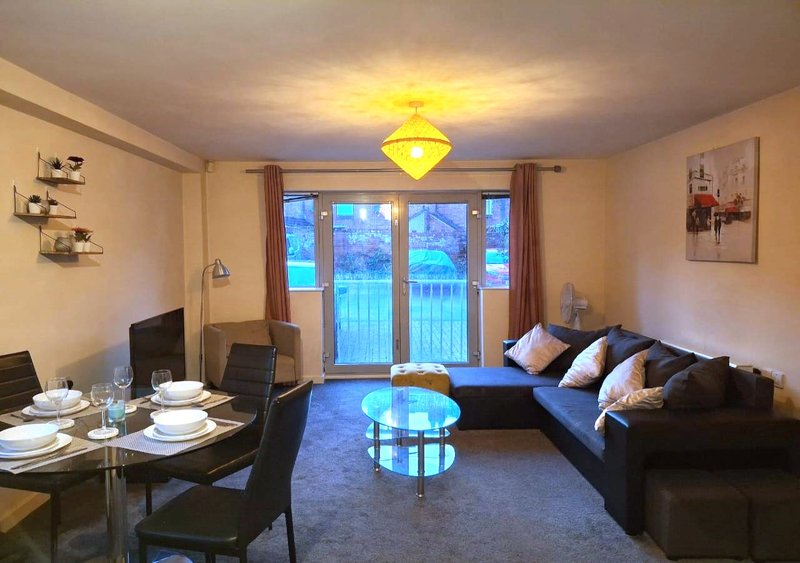 Coventry 2-BDR Near City Centre with Free Parking
