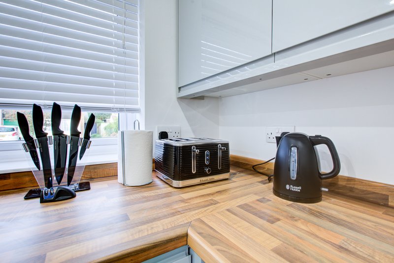 3-Bedroom House in Colchester with Six Single Beds and Driveway Parking