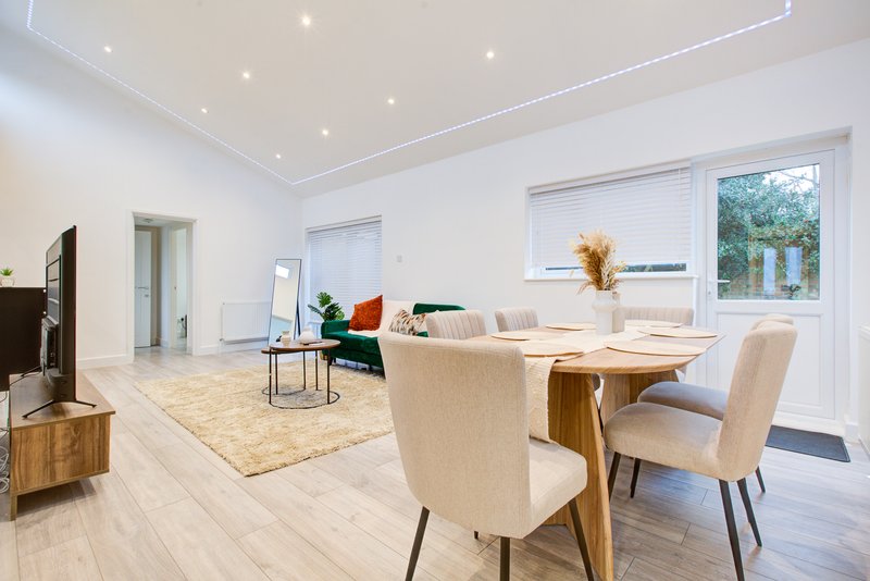 3-Bedroom House in Colchester with Six Single Beds and Driveway Parking