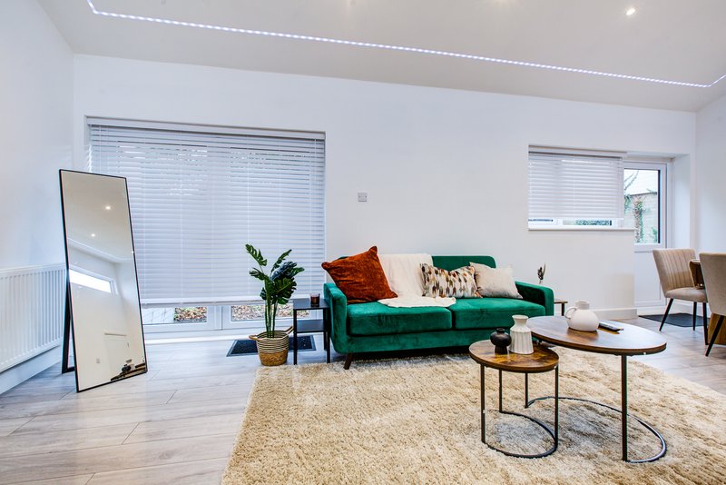 3-Bedroom House in Colchester with Six Single Beds and Driveway Parking