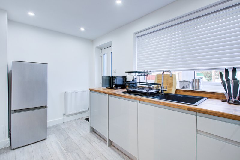 3-Bedroom House in Colchester with Six Single Beds and Driveway Parking