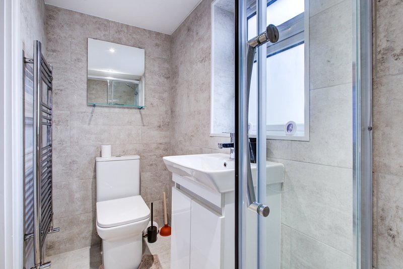3-Bedroom House in Colchester with Six Single Beds and Driveway Parking