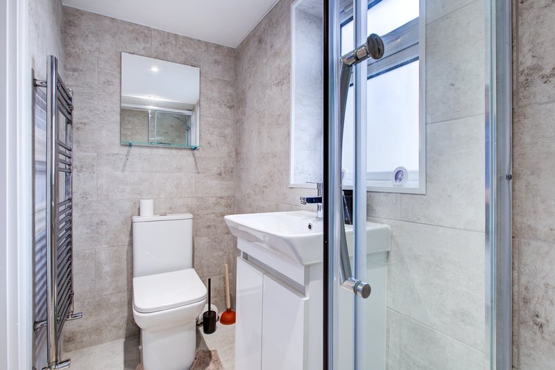 3-Bedroom House in Colchester with Six Single Beds and Driveway Parking