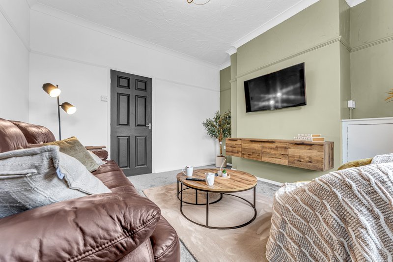 Modern 3 Bed Contractor House | Long-Term / Mid-Term Trade Stays | Driveway Parking | Sheffield