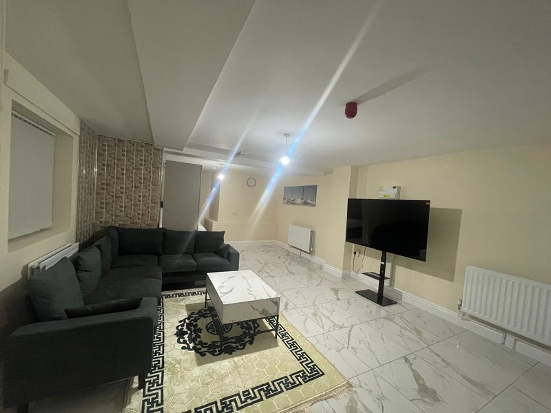 Spacious Modern flat near Star City/Bull Ring/Aston Villa & M6