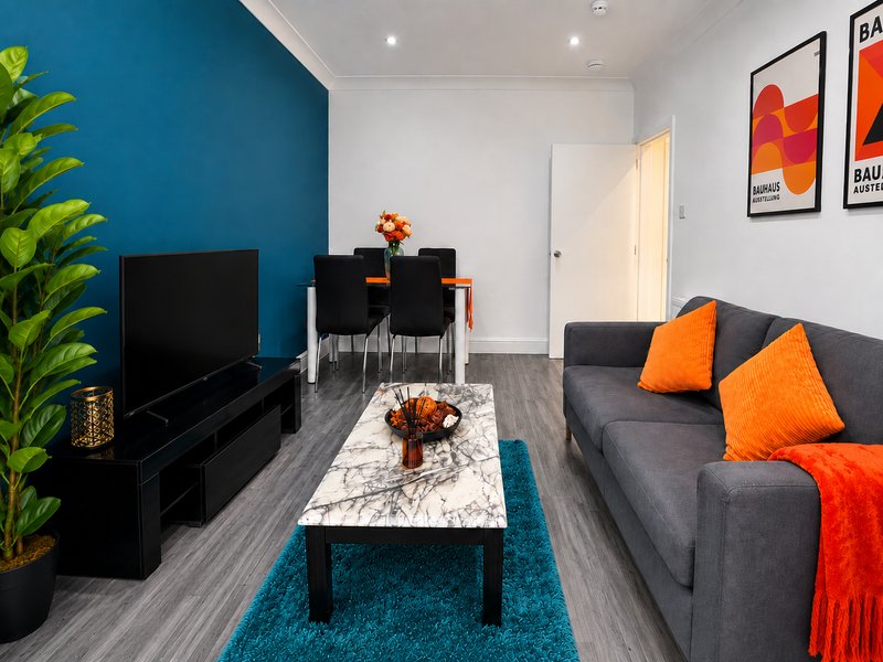 4 Bed Contractor House | Parking for 4 | Windsor