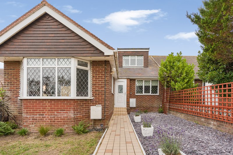 Spacious 6-bed Brighton house, free parking, sea views, professionally cleaned
