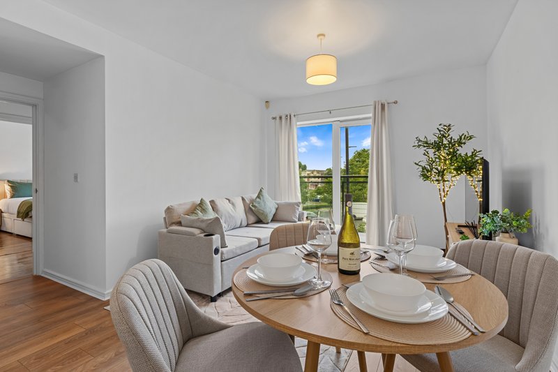 Professional Stay| Free Parking|Warrington Central