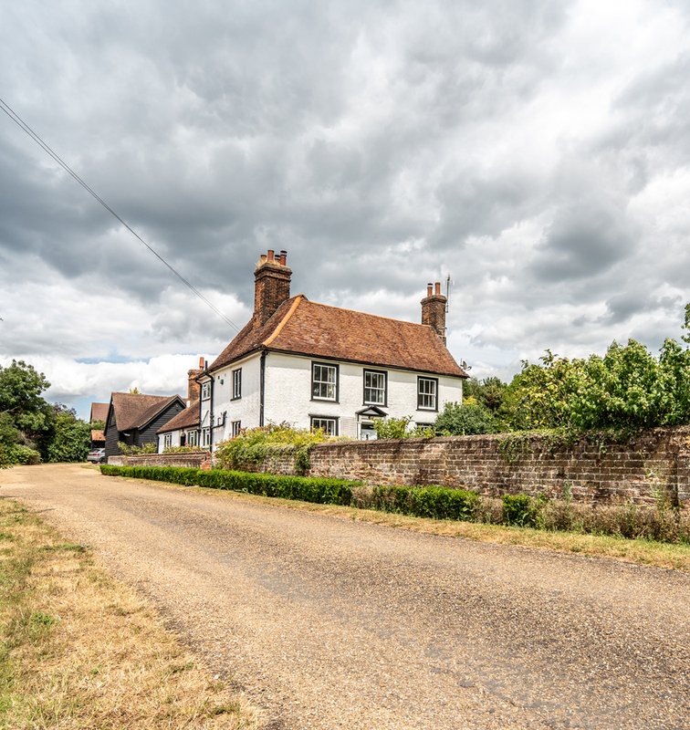 5 Bedroom Farmhouse with Pool, Close to amenities