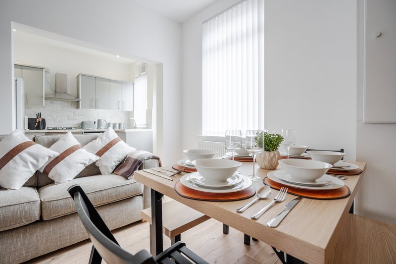 Beautiful Home - Great Location - Free Parking