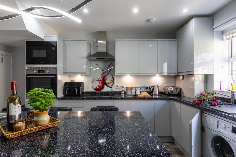 Townhouse Harbour Retreat | Central & Free Parking