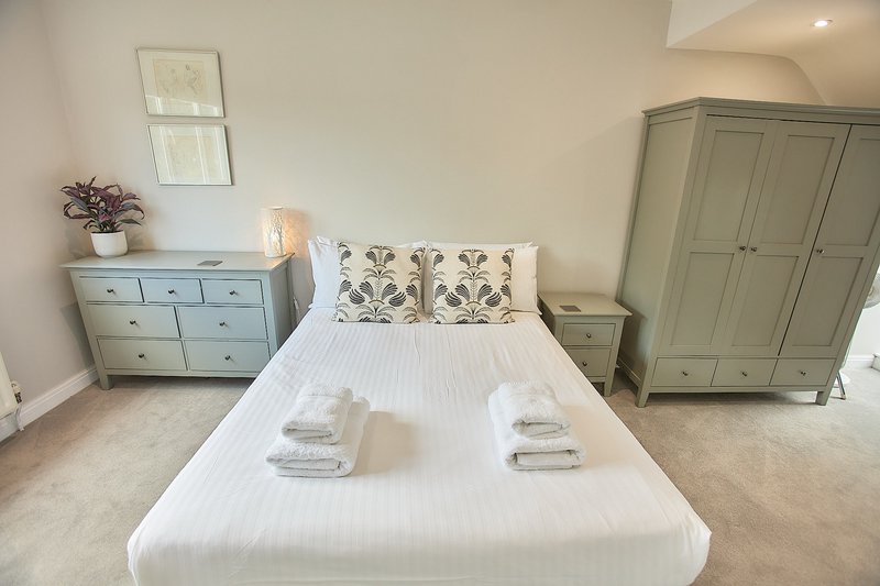 4-Bed Oxford Home with garden & parking - Sleeps 7
