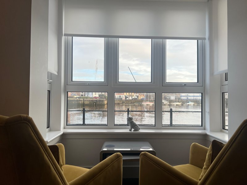 Riverview 2-Bed, 2-Bath Ground-Floor Apartment with Parking