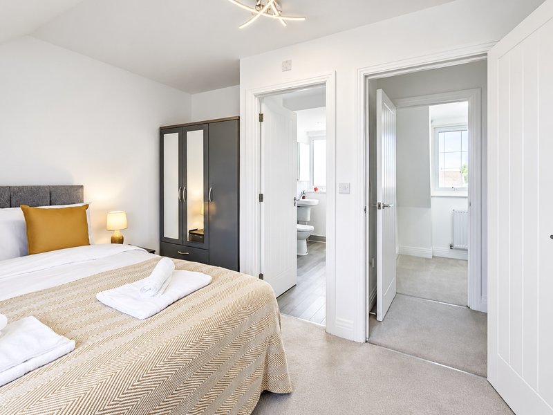 Our standard set up is a king size bed but with zip & link beds there's the option of twin rooms. Bedroom 3 has an en-suite shower room, bedside drawers, wardrobe and wall mounted TV.