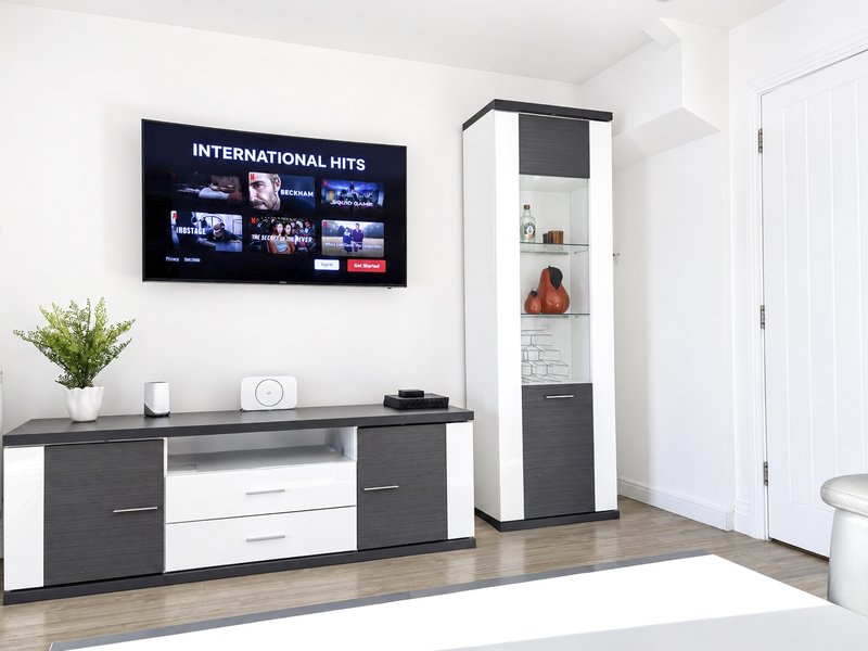 Wall mounted smart TV to connect to all your favourite app while away from home.