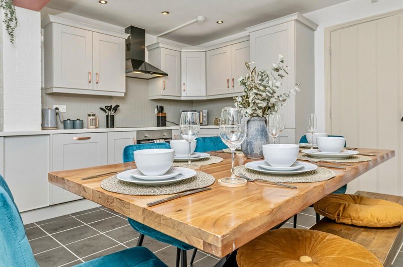 MI/M18 Corridor Sheffield/Rotherham/ Doncaster 4 Bed 3.5 Bathroom Modern House Double Drive
