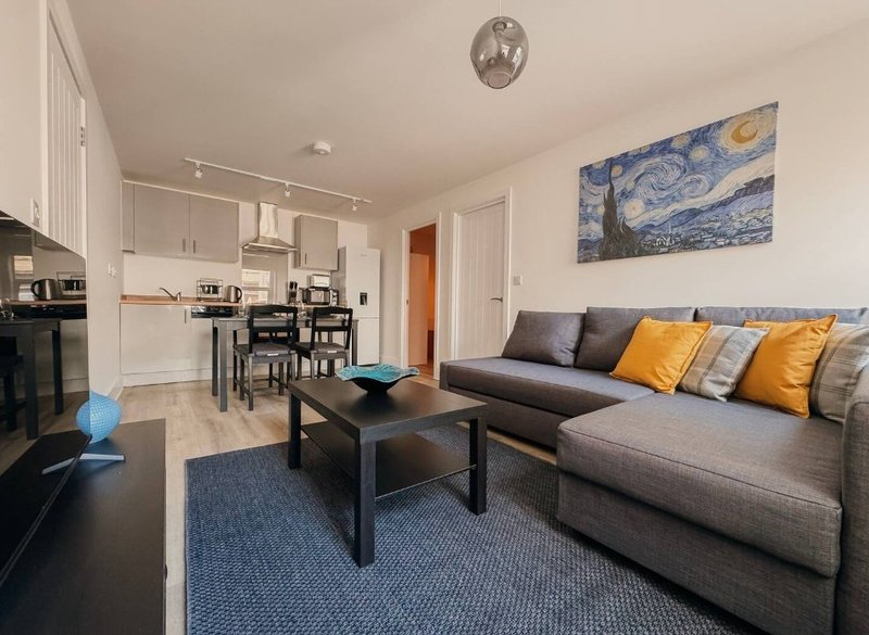 Flat 2 Knapton Court | 2-Bed Flat in Central Ipswich | Parking | WiFi