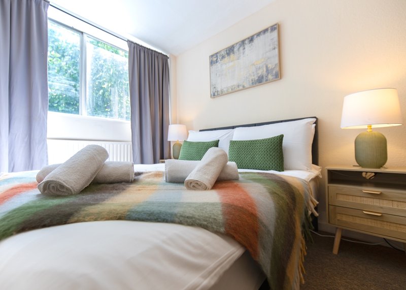 Spacious 4BR Apartment in Notting Hill
