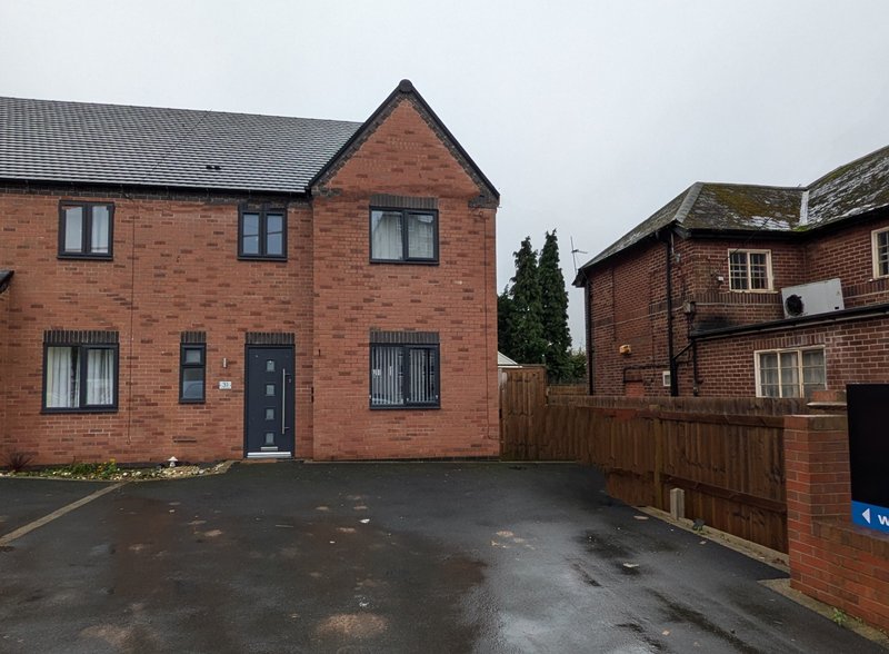 There is ample driveway parking providing convenient space for contractors and work vehicles. The generous driveway makes parking, loading and unloading easy throughout your stay