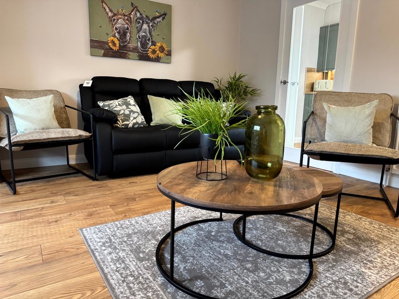 Contractor-Friendly House Near Lanark | Sleeps 4