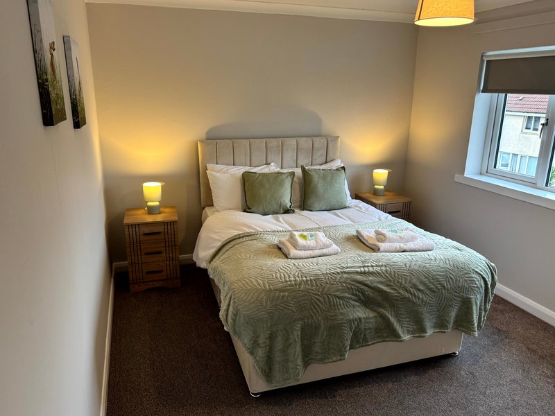 Contractor-Friendly House Near Lanark | Sleeps 4