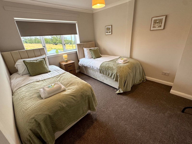 Contractor-Friendly House Near Lanark | Sleeps 4