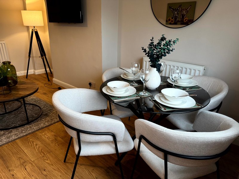 Contractor-Friendly House Near Lanark | Sleeps 4