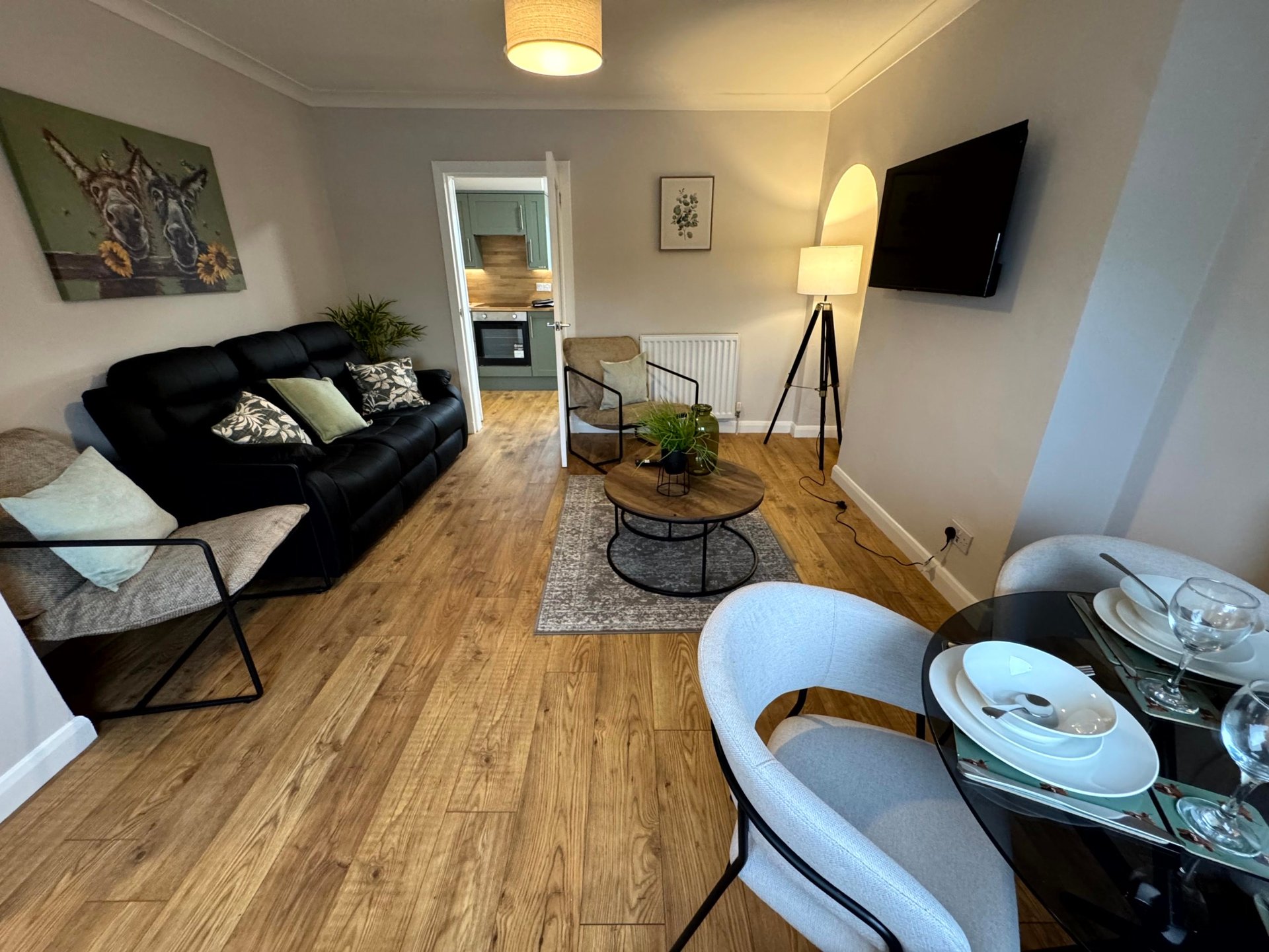 Contractor-Friendly House Near Lanark | Sleeps 4