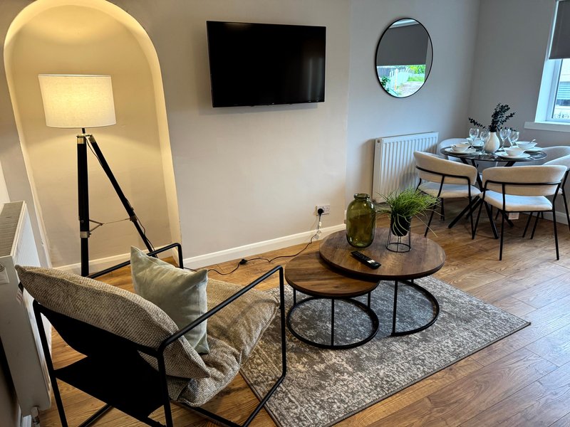 Contractor-Friendly House Near Lanark | Sleeps 4