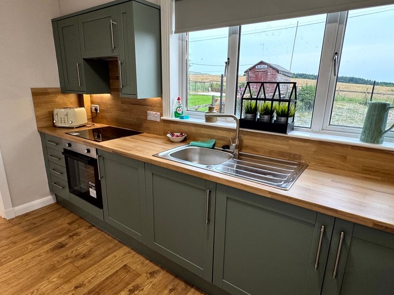 Contractor-Friendly House Near Lanark | Sleeps 4