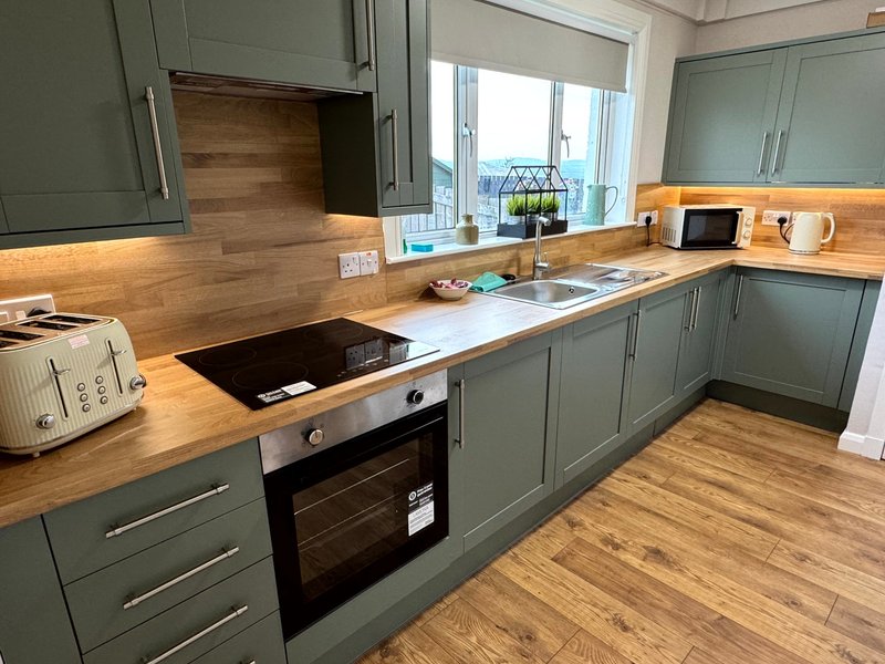 Contractor-Friendly House Near Lanark | Sleeps 4