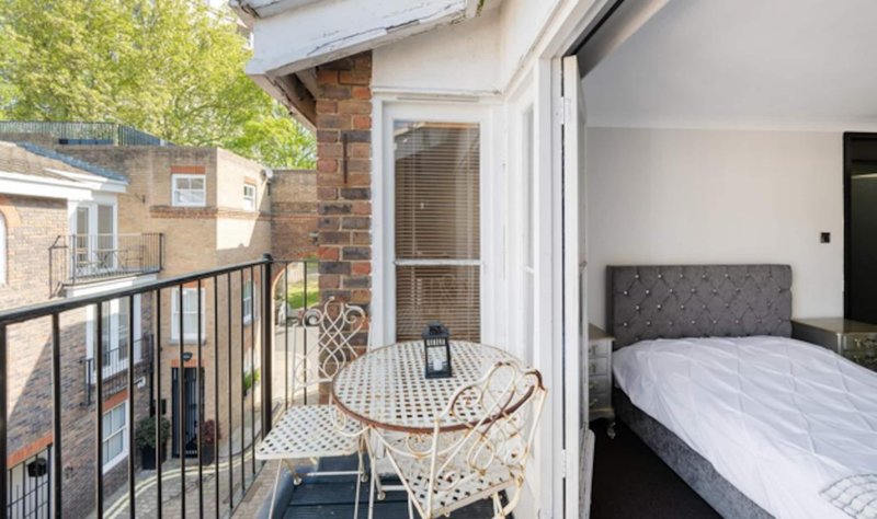 3-Bed, 3-Bath Mews Townhouse with Parking beside Maida Vale Tube