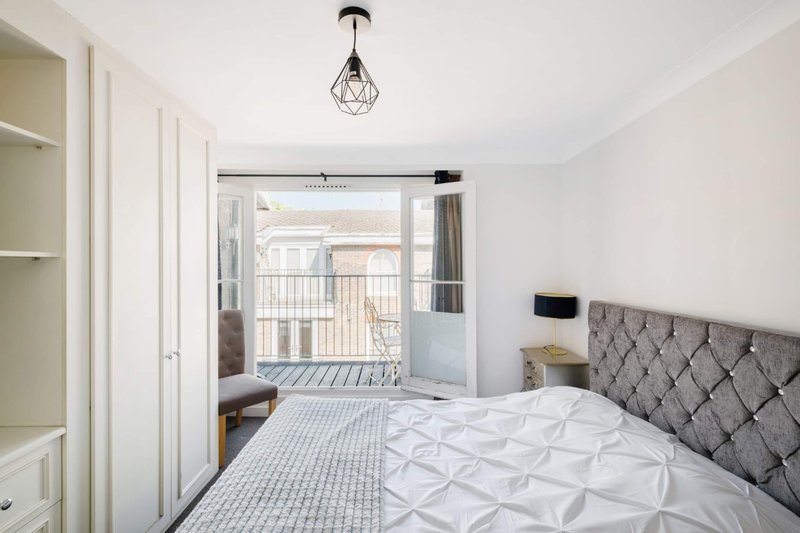 3-Bed, 3-Bath Mews Townhouse with Parking beside Maida Vale Tube